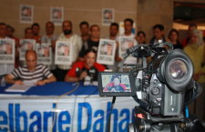 Concentració de suport amb l'Abdelarie Dahane. Foto: Arnau Urgell