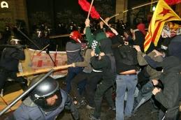 Càrrega dels Mossos contra una manifestació estudiantil a Barcelona el març de 2009