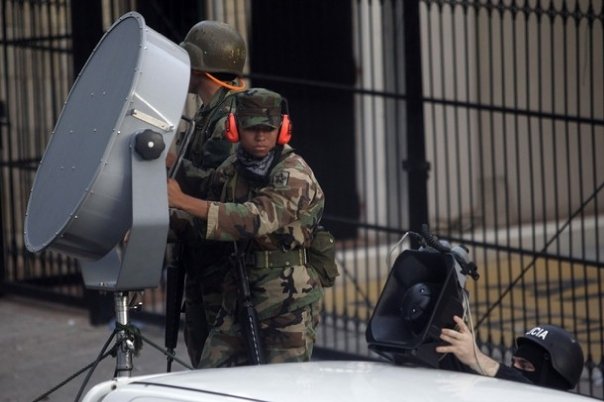 Soldats hondurenys dirigeixen ultrasons contra l'ambaixada del Brasil a Tegucigalpa