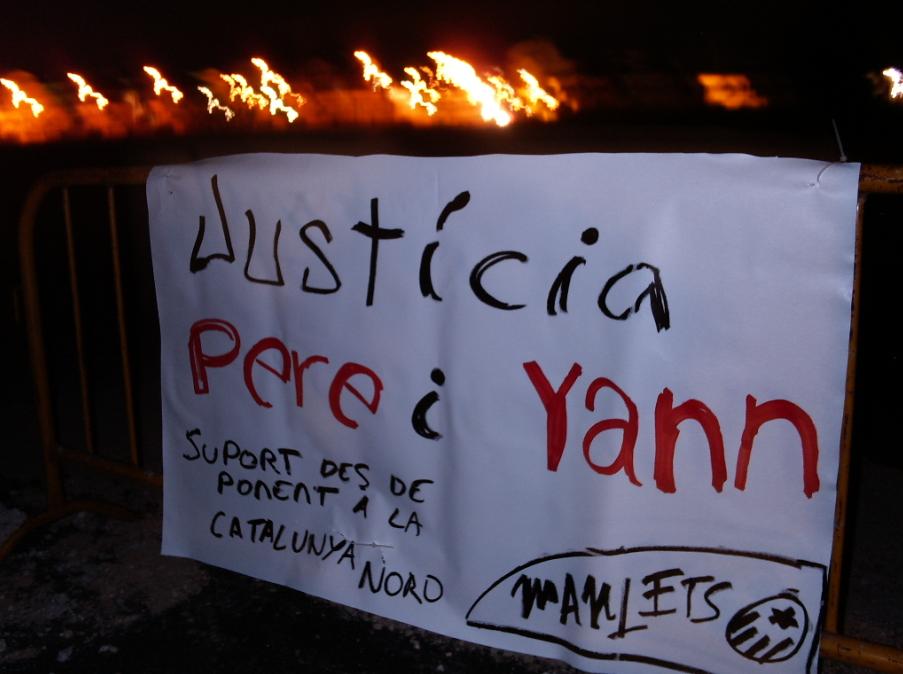 Pancarta solidària amb Pere i Yann