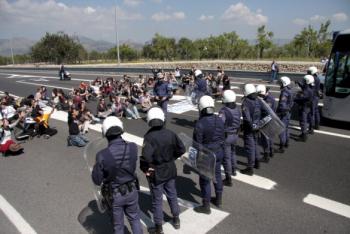 Moments abans de l'inici de la càrrega contra els estudiants mallorquins. Foto: dBalears