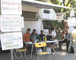 Els sis vaguistes de fam continuen la protesta davant del Parlament