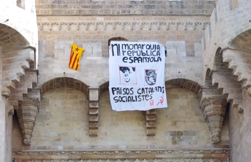 [Vídeo] Pancarta antimonàrquica a les Torres de Serrans de València