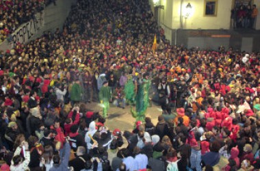 Milers de persones es manifesten en defensa de la cultura del foc dels Països Catalans