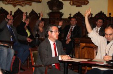 Una moció de censura de CiU, la CUP i Esquerra fa fora el PSC del govern de Vilafranca