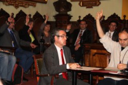 Una moció de censura de CiU, la CUP i Esquerra fa fora el PSC del govern de Vilafranca