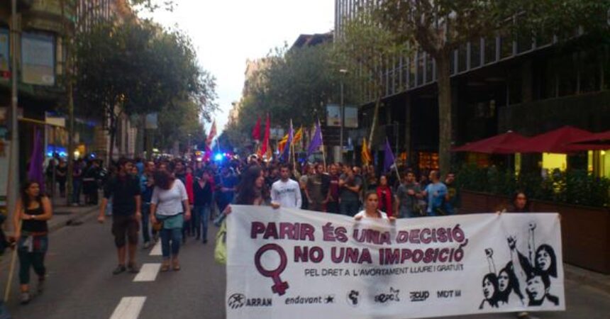 Mobilitzacions arreu dels Països Catalans pel dret a l’avortament davant les amenaces del govern espanyol