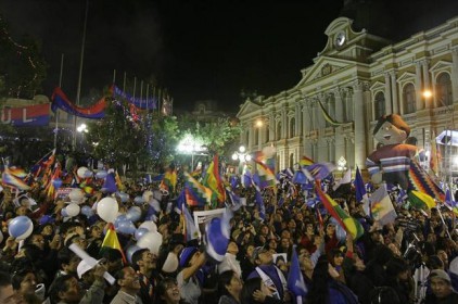 Evo morales arrasa a Bolívia i promet aprofundir en la transformació socialista