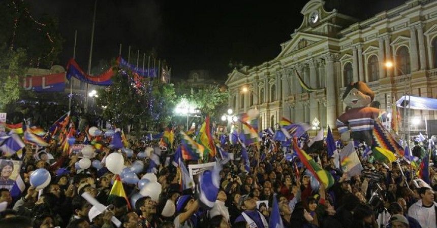 Evo morales arrasa a Bolívia i promet aprofundir en la transformació socialista