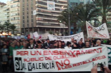 Multitudinàries mobilitzacions a València i Alacant en defensa de l’ensenyament públic