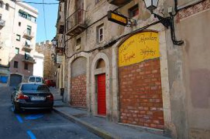 Intent de desallotjament il•legal de l’ateneu popular l’Espina de Tarragona