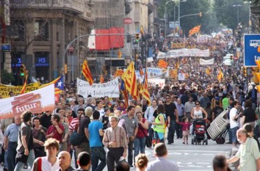Desenes de milers de persones es manifesten per l’autodeterminació