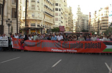 Centenars de persones a València denuncien Israel i reclamen la llibertat dels detinguts
