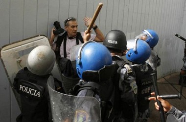 El govern colpista hondureny tanca mitjans de comunicació
