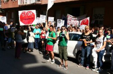 Suspès per la pressió popular un desnonament a València
