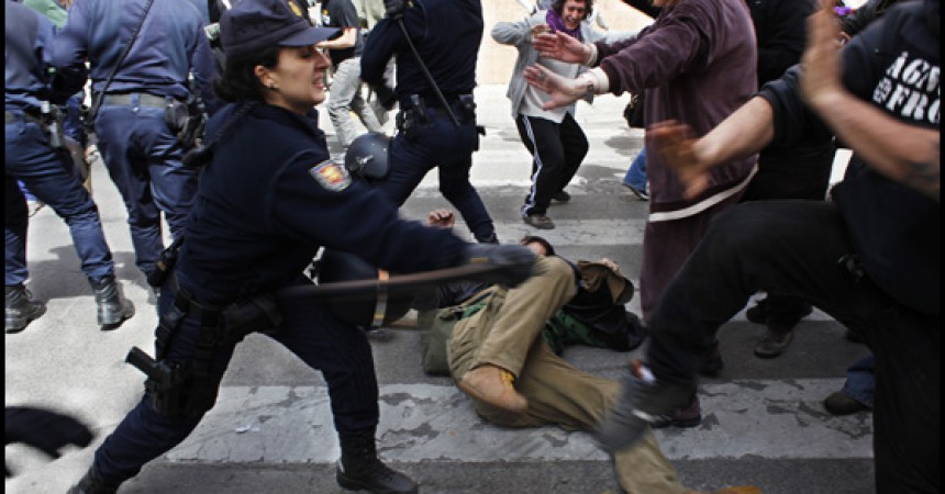 Enderrocaments i càrregues policials al barri del Cabanyal [fotografies]