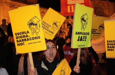 Milers de manifestants contra la política educativa de la Generalitat