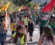 Un miler de persones camina al Garraf perquè marxin retalladors i corruptes