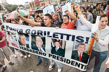 Els colpistes hondurenys retenen el poder mentre occident adopta un paper ambigu