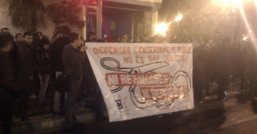 Nova càrrega policíaca davant la Delegació de govern a València acaba amb, com a mínim, dos detencions més