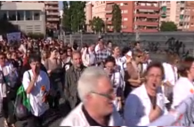 2000 persones participen en la marxa contra les retallades de la sanitat a Barcelona