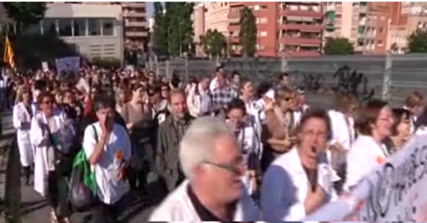 2000 persones participen en la marxa contra les retallades de la sanitat a Barcelona