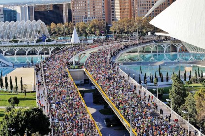 La Marató de València, èxit de participació i mancances d’organització