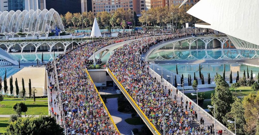 La Marató de València, èxit de participació i mancances d’organització