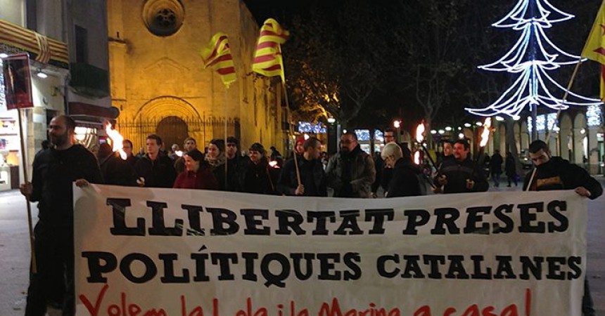 Marxes de torxes arreu dels Països Catalans segueixen reclamant la llibertat de la Marina i la Lola per Nadal