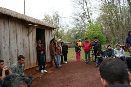 La comunitat camperola paraguaiana ‘Lote 8’ amenaçada pel titani