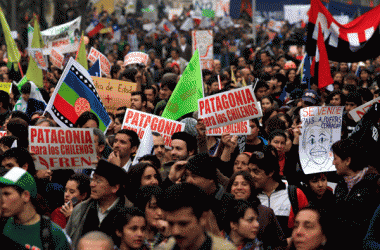 Més de 40.000 persones contra la construcció de preses a la Patagònia