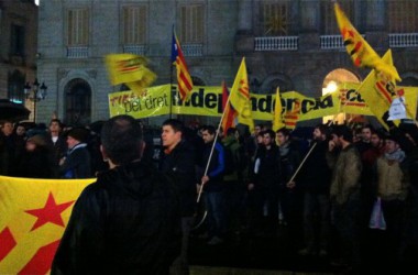 Mig miler de persones es manifesten d’urgència a Barcelona contra la sentència del TS