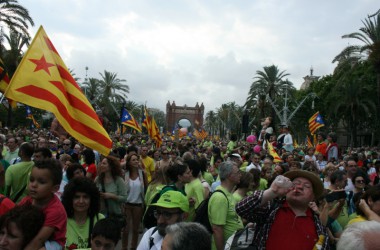 Milers de persones demanen insubmissió a la LOMQUE en una massiva marxa a Barcelona