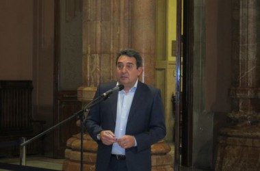 Manuel Bustos rep el primer cop judicial