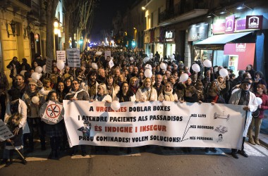 2000 persones es manifesten per denunciar el col·lapse generalitzat al Taulí