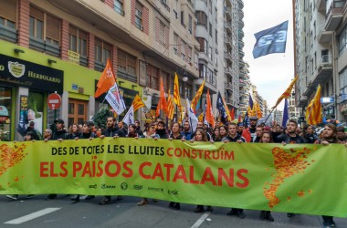 Milers de persones reivindiquen la independència dels Països Catalans a la manifestació de València