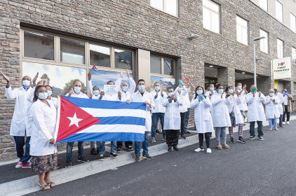 “Les brigades de metges i infermeres cubanes som un missatge de pau i d’amor del poble de Cuba”