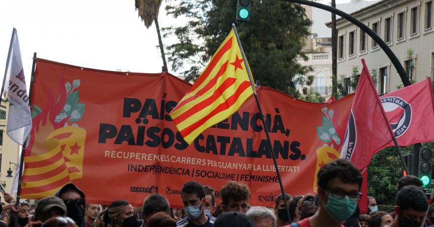 Gran mobilització a València pel 9 d’Octubre [fotogaleria]